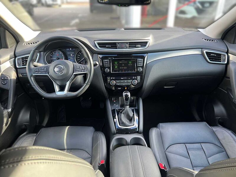 Nissan Qashqai 1.3 DIG-T Akari PDC Navi 360° SHZ PANO