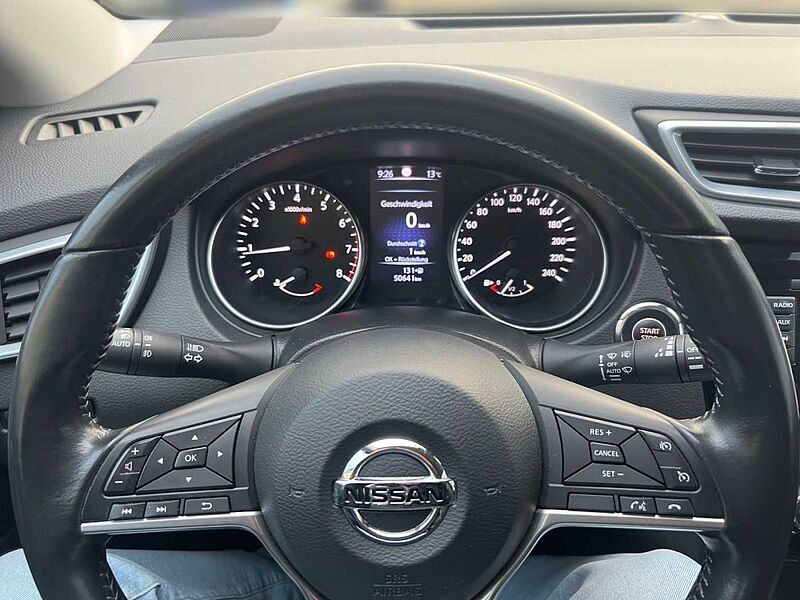 Nissan Qashqai 1.3 DIG-T N-Connecta LED AHK Pano 360°